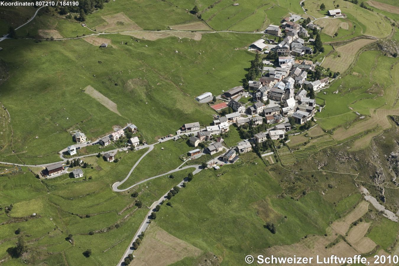 Guarda im Unterengadin, Trägerin des Wakkerpreises 1975 (Position: 2'807'196.40, 1'184'097.73).